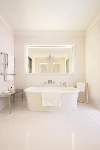 Raffles Presidential Suite