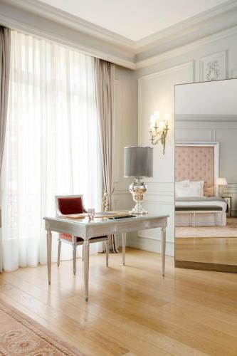 Raffles Presidential Suite