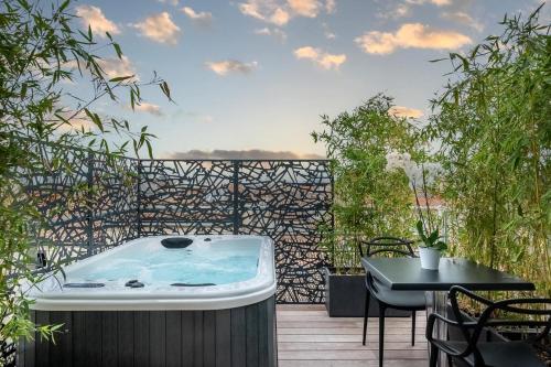 Suite with Terrace and Jacuzzi