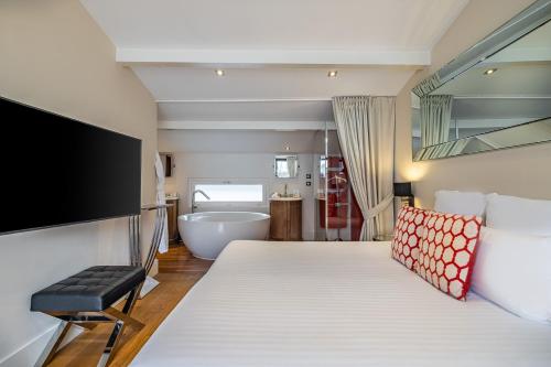 Suite with Terrace and Jacuzzi