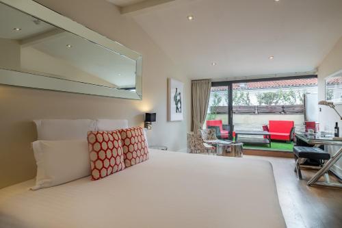 Suite with Terrace and Jacuzzi