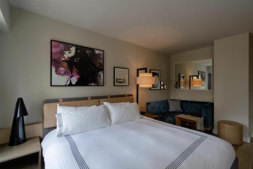 King Room with Accessible Shower - Disability Access