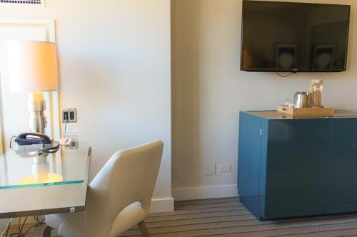 King Room with Accessible Shower - Disability Access