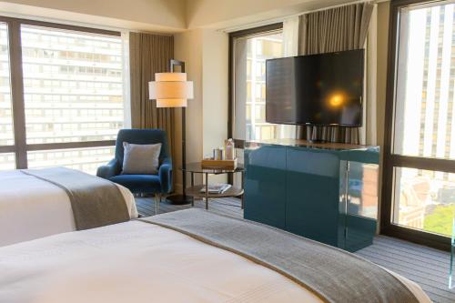 Double Room with Two Double Beds and Lake View