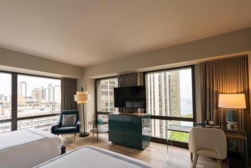 Double Room with Two Double Beds and Lake View