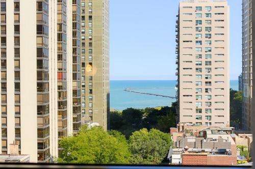 Double Room with Two Double Beds and Lake View
