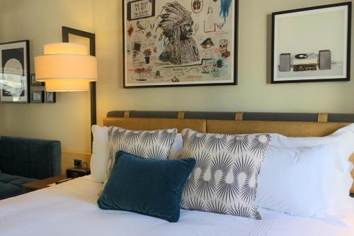 King Room with Lake View and Accessible Shower - Disability Access