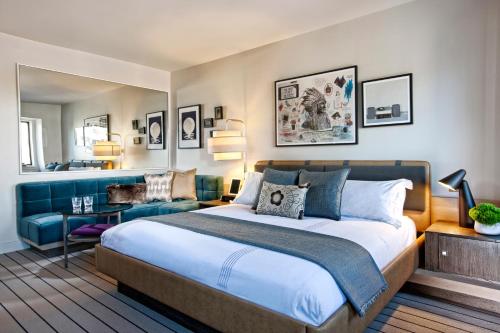 King Room with Lake View and Accessible Shower - Disability Access