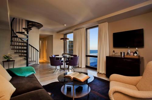 Skyline Loft Suite