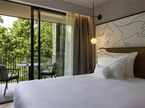 Deluxe King Room with Balcony