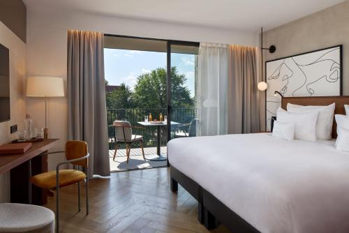 Superior King Room with Balcony
