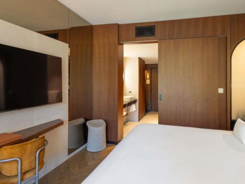 Superior King Room with Balcony