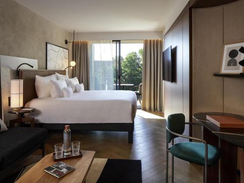 Executive King Room with Sofa Bed and Balcony