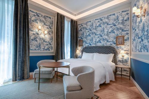 Premium Deluxe King or Twin Room