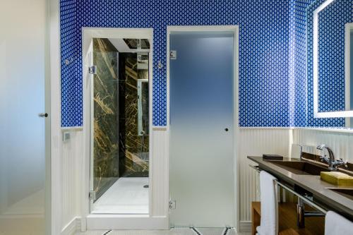 Premium Deluxe King or Twin Room