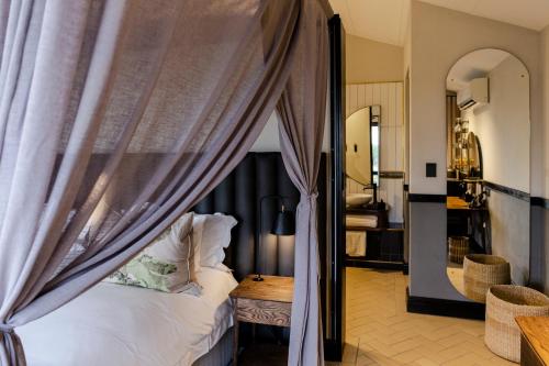 Deluxe King Suite