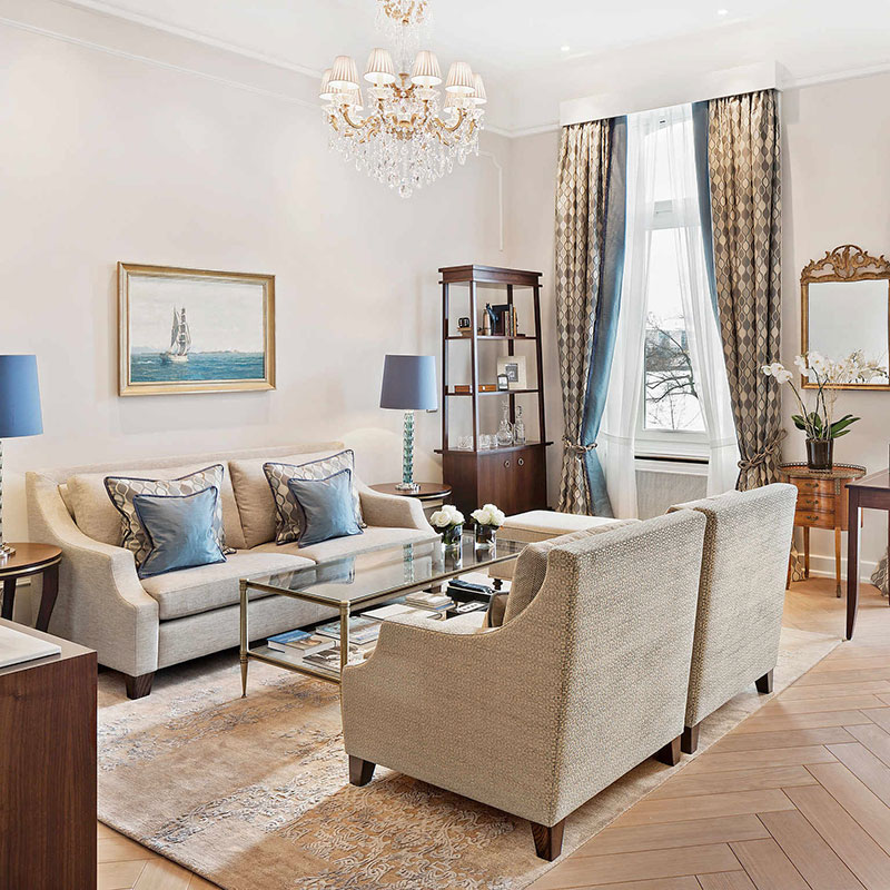 Deluxe Suite with Lake View