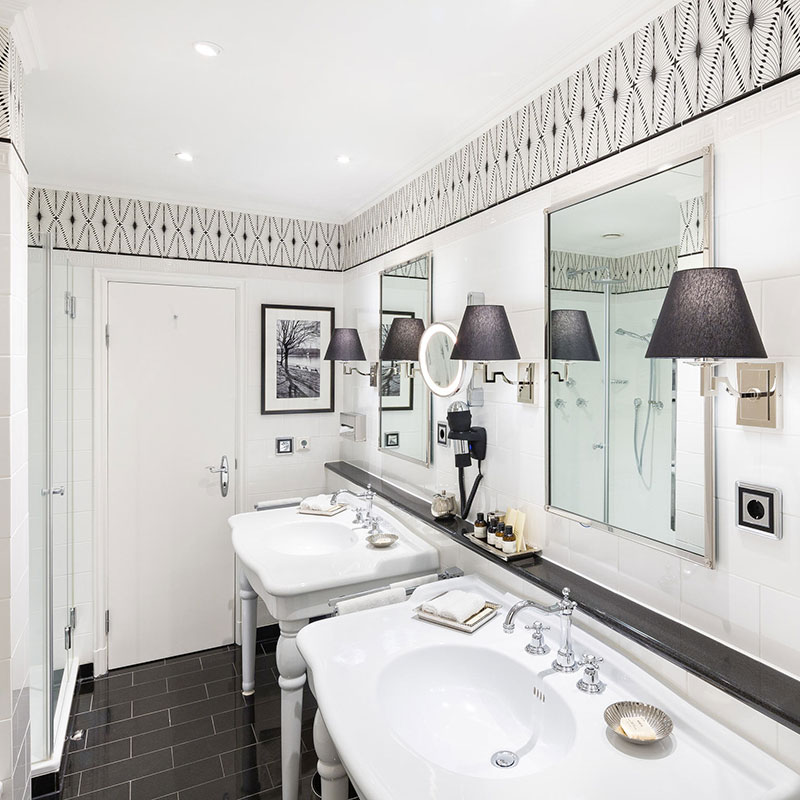 Lake View Suite