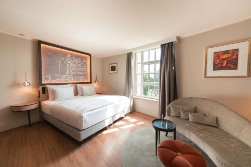 Deluxe Queen Room