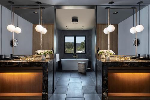 Vineyard and Palisades One-Bedroom Suite King