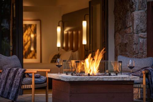 Double Froom with Patio and Fire pit