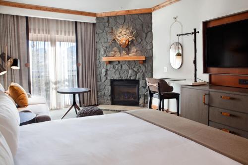 Deluxe King Room with Fireplace