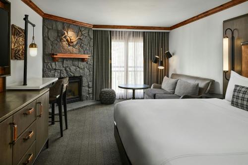 Deluxe King Room with Fireplace