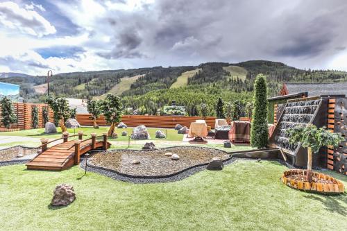 Four-Bedroom Penthouse Suite with Mountain View - Top Floor