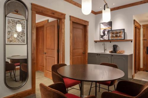 Junior King Suite with Fireplace