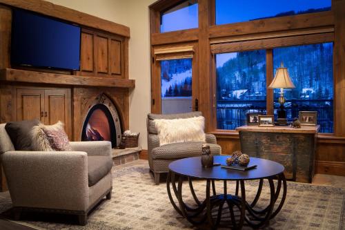Four-Bedroom Penthouse Suite with Mountain View