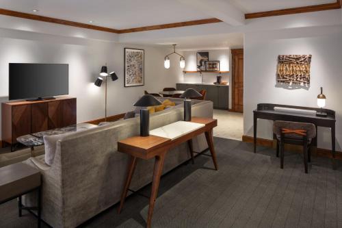 One-Bedroom King Suite with Balcony