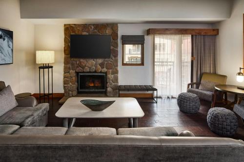 Three-Bedroom Residence with Fireplace and Balcony