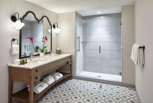 King Studio Suite