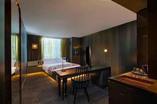 Wonderful, Guest room, 1 King
