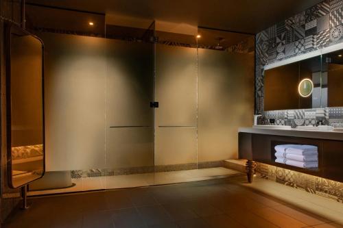Fantastic, Suite, 1 King, City view