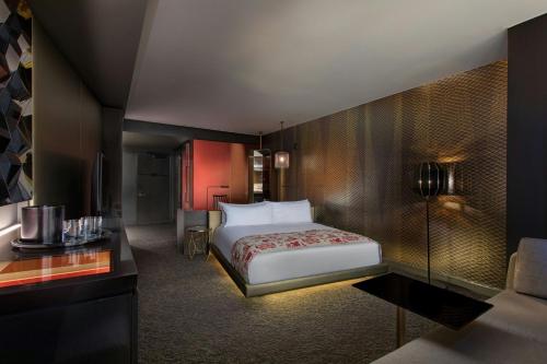 Fabulous, Guest room, 1 King, City view