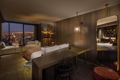 Fabulous, Guest room, 1 King, City view
