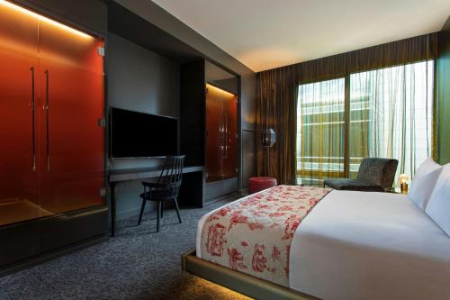 Mega, Suite, 1 King, City view
