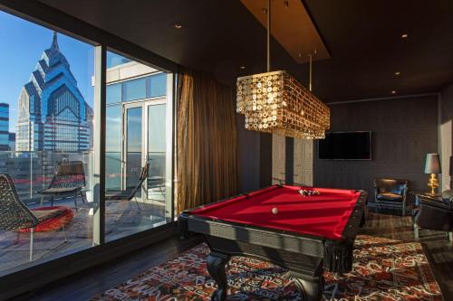 Mega, Suite, 1 King, City view