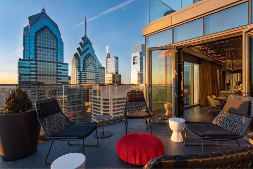 Mega, Suite, 1 King, City view