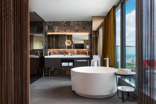 Marvelous, Suite, 1 King, City view