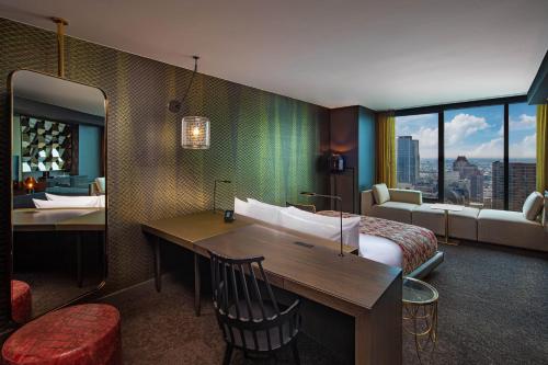 Spectacular, Guest room, 1 King, City view