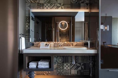 Spectacular, Guest room, 1 King, City view