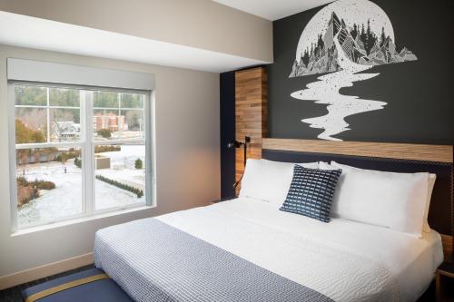 Suite with Lake View