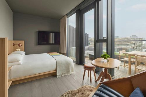 King Room with Terrace and City View - High Floor