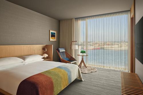 Deluxe King Room with Scenic View