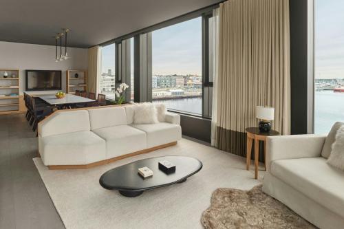 One-Bedroom Corner King Suite with Harbor View