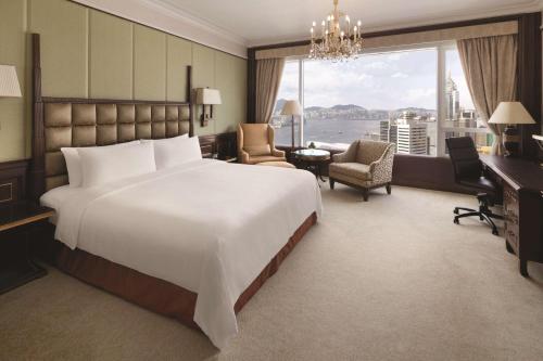 Island Shangri-La Premier Harbour View King Room