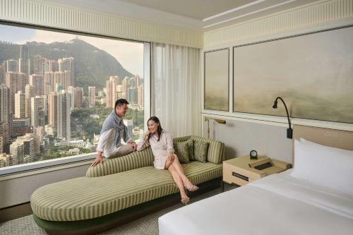 Island Shangri-La Grand Premier Peak View Twin Room
