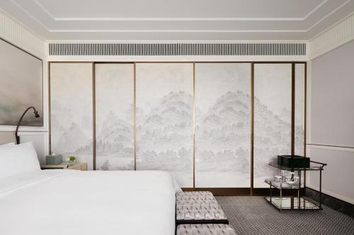 Island Shangri-La Grand Premier City View King Room (Newly Renovated)